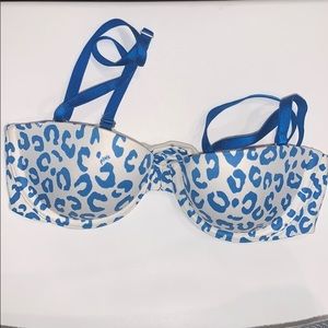 🌿2 for $25🌿 VS Pink multi-way demi bra